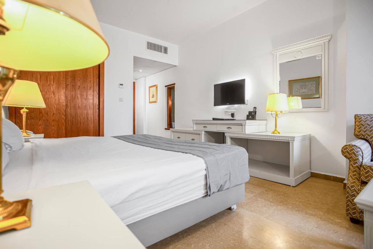 Grand Hotel Madaba Bagian luar foto