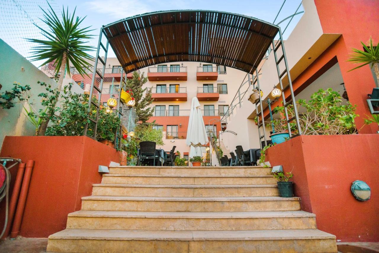 Grand Hotel Madaba Bagian luar foto