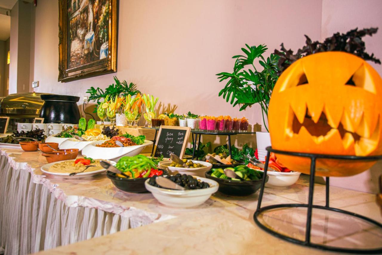 Grand Hotel Madaba Bagian luar foto
