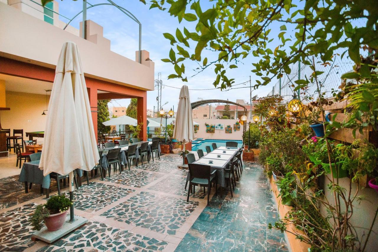 Grand Hotel Madaba Bagian luar foto
