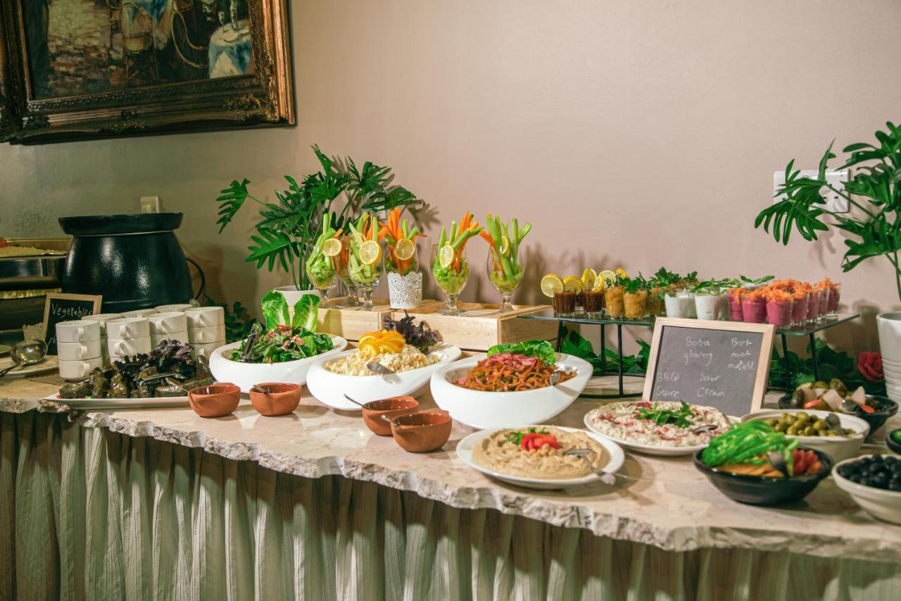 Grand Hotel Madaba Bagian luar foto