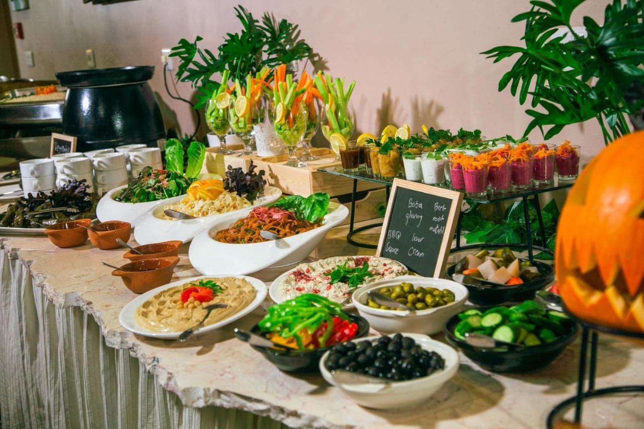Grand Hotel Madaba Bagian luar foto