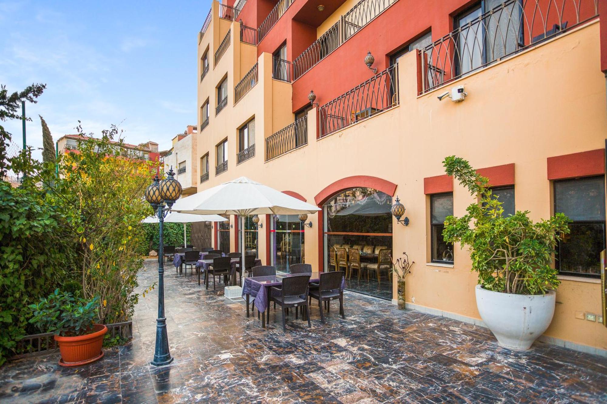 Grand Hotel Madaba Bagian luar foto