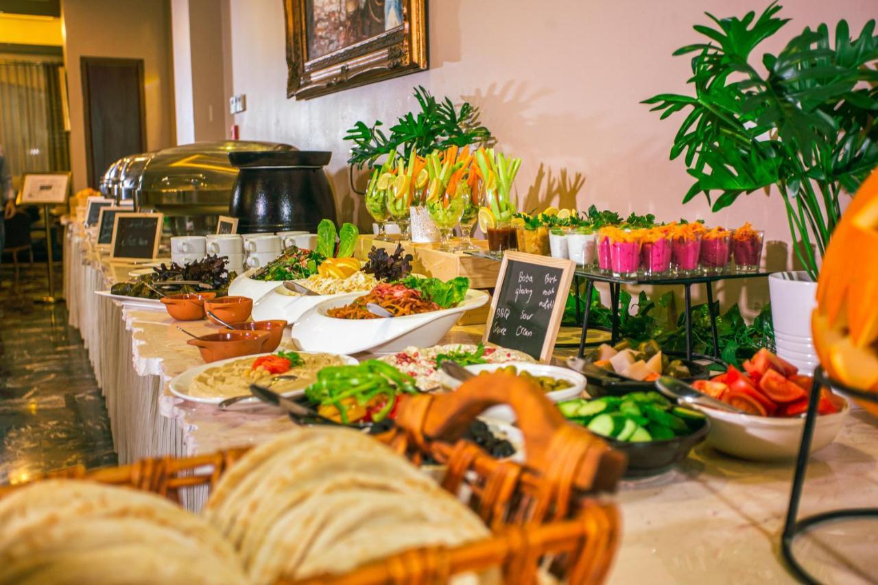 Grand Hotel Madaba Bagian luar foto