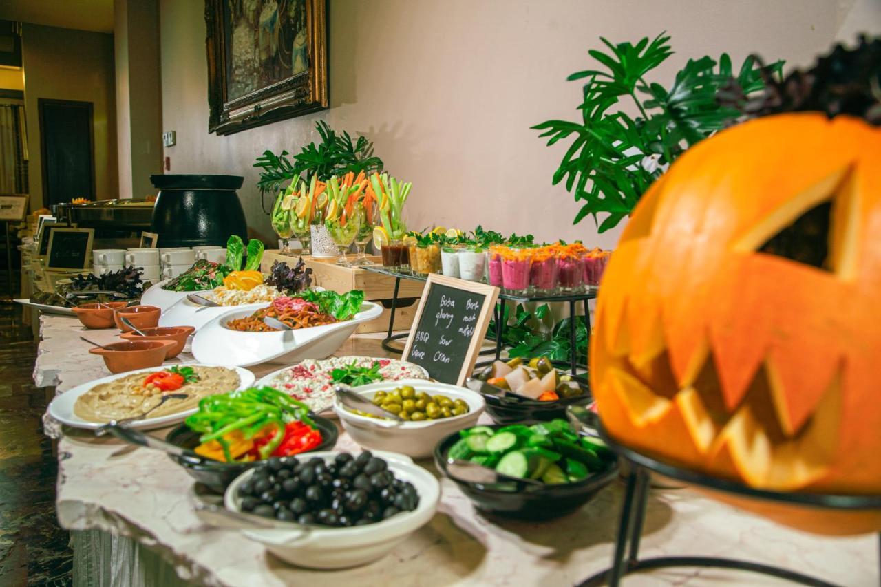 Grand Hotel Madaba Bagian luar foto