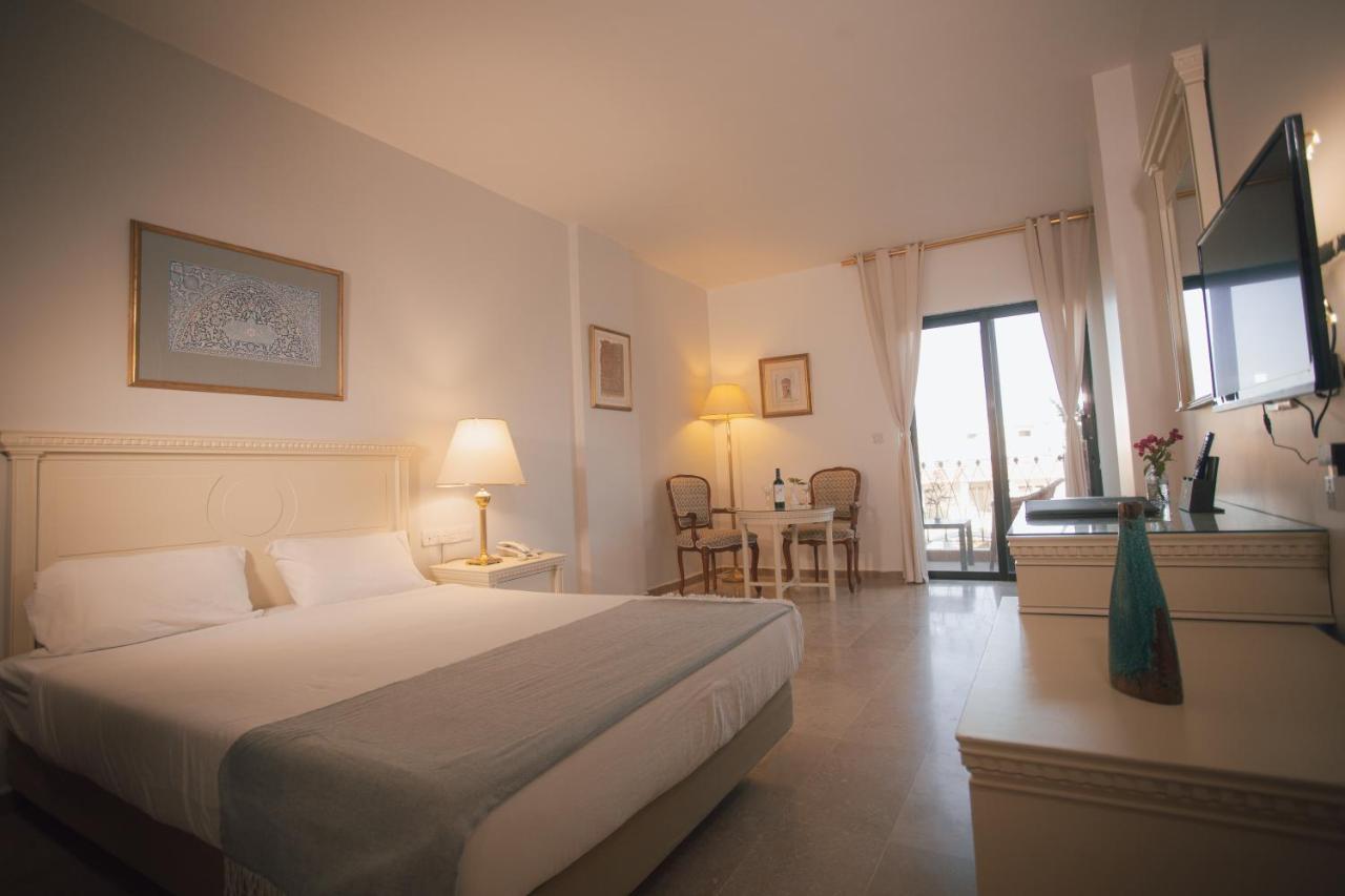 Grand Hotel Madaba Bagian luar foto